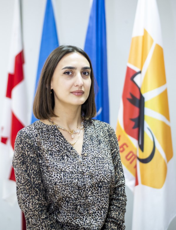 13. ლარისა ეგნატაშვილი ინკლუზიური განათლების სპეციალისტი 800x600